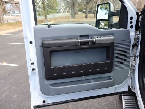 Used 2011 Ford F250 XLT w/ XLT Premium Pkg image 24