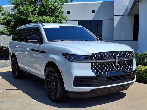 Certified 2025 Lincoln Navigator Black Label AWD/4WD image 21