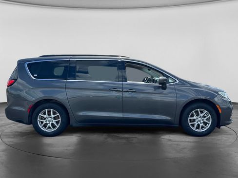 Used 2022 Chrysler Pacifica Touring-L FWD image 9