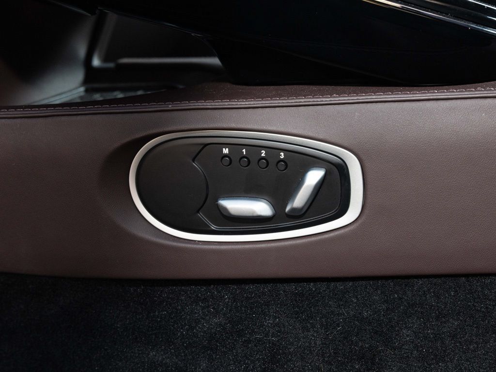 Used 2025 Aston Martin V8 Vantage Coupe RWD image 38