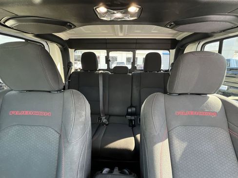 Used 2023 Jeep Gladiator Rubicon w/ Cold Weather Group image 17