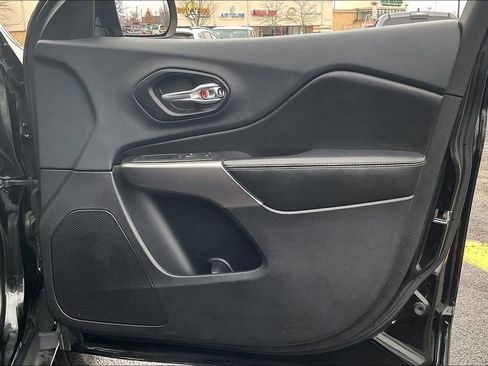 Used 2019 Jeep Cherokee Limited image 25