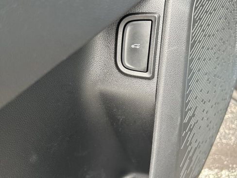 Used 2025 Chevrolet Equinox LT w/ Convenience Package II image 30