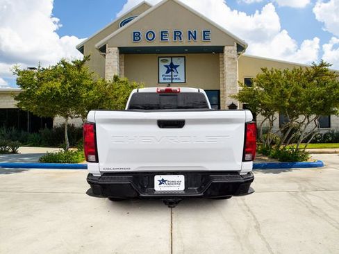 Used 2025 Chevrolet Colorado W/T w/ Advanced Trailering Package AWD/4WD image 4