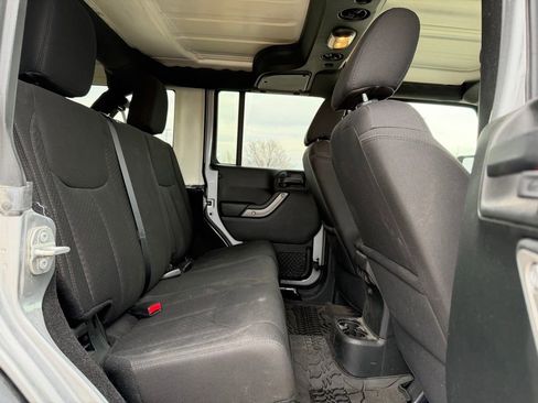 Used 2018 Jeep Wrangler Unlimited Sport S image 11