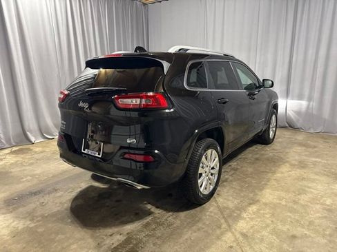 Used 2017 Jeep Cherokee Overland w/ Technology Group AWD/4WD image 26