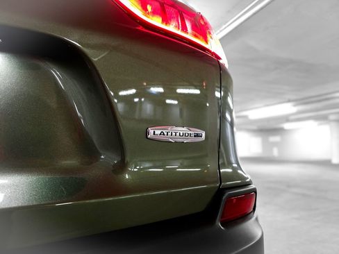 Used 2021 Jeep Cherokee Latitude Plus image 10