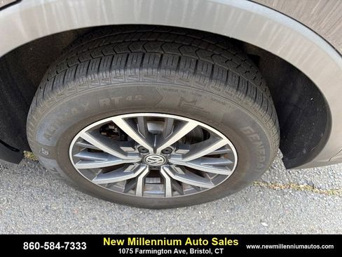 Used 2019 Volkswagen Tiguan SE w/ Panoramic Sunroof Package AWD/4WD image 7