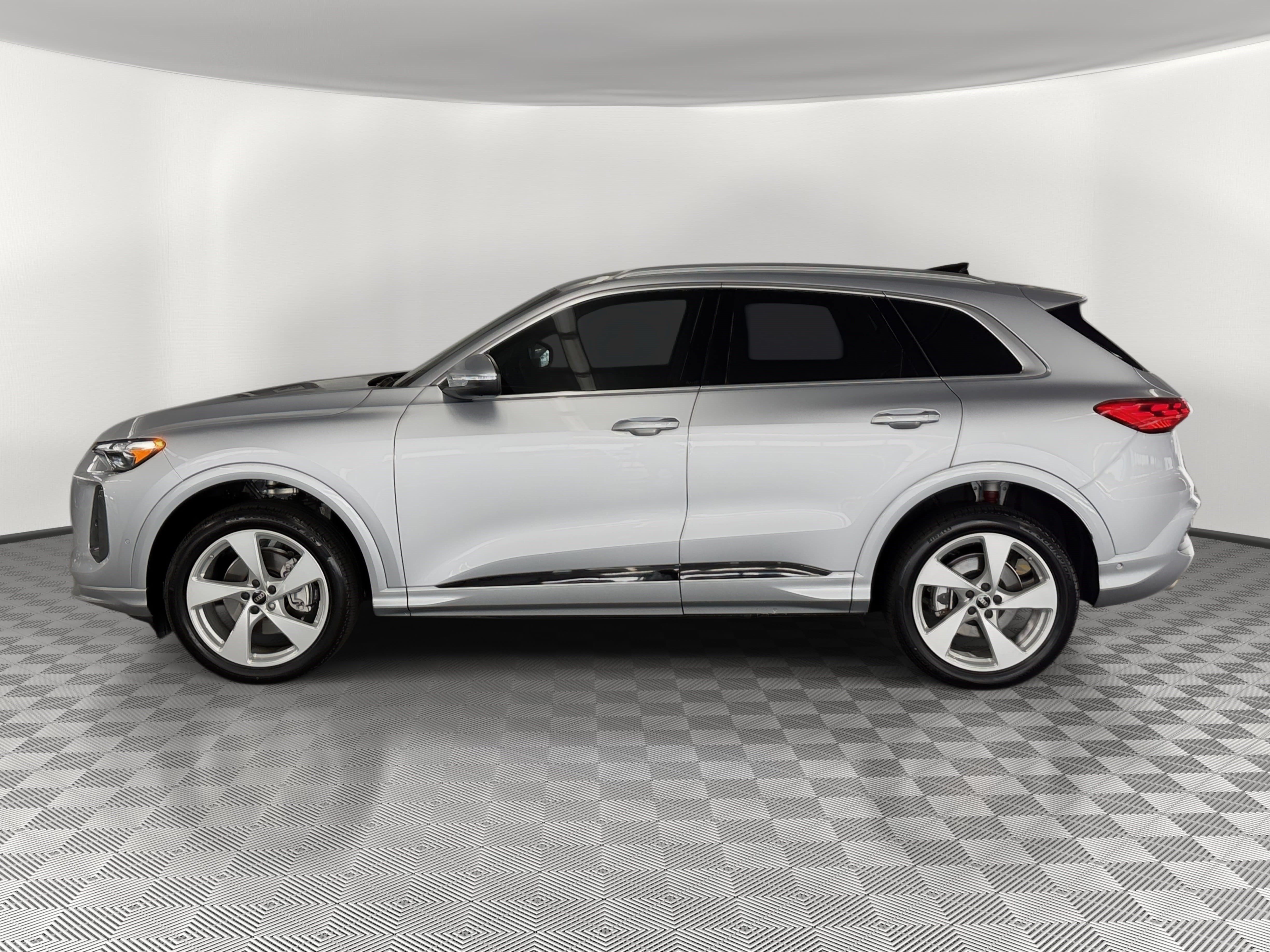 New 2026 Audi Q5 Premium AWD/4WD image 2