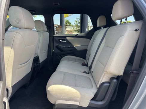 Used 2023 Chevrolet Traverse LS FWD image 25