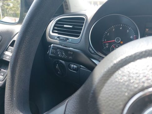 Used 2013 Volkswagen Golf 4-Door FWD image 22