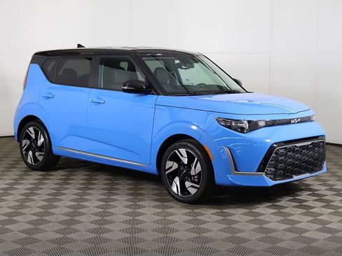 Used 2023 Kia Soul GT-Line FWD image 2