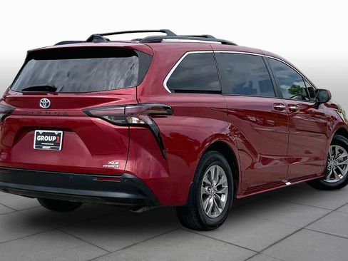 Used 2023 Toyota Sienna XLE FWD image 12