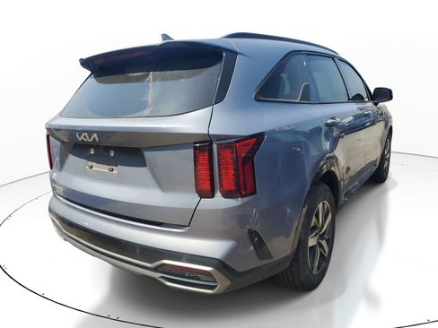 Used 2023 Kia Sorento S w/ Panoramic Sunroof Package image 6
