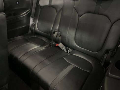 Used 2024 Honda Pilot Touring image 13