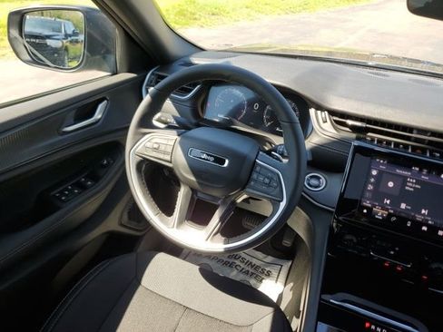 Used 2025 Jeep Grand Cherokee L Laredo w/ Luxury Tech Group I AWD/4WD image 18