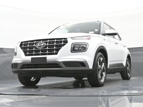 Certified 2024 Hyundai Venue SEL FWD image 43