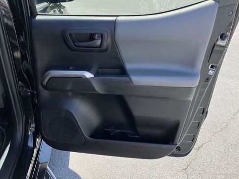 Used 2020 Toyota Tacoma SR5 image 30