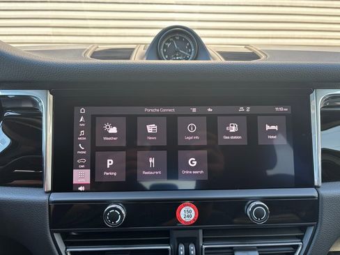 Certified 2025 Porsche Macan image 18