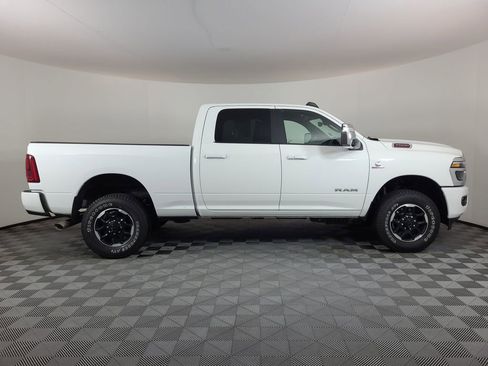 Used 2026 RAM 2500 Laramie AWD/4WD image 2