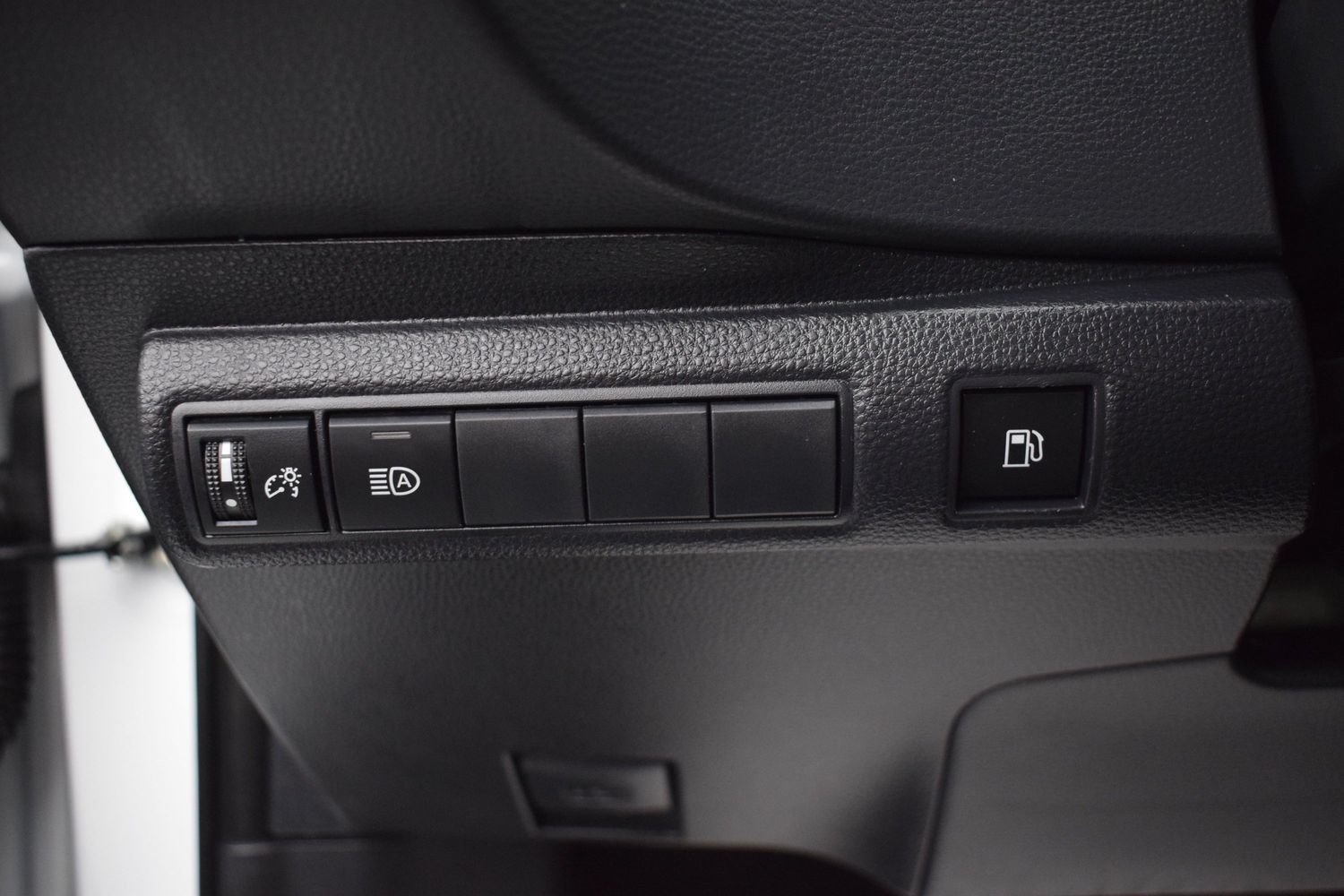 Used 2025 Toyota Corolla LE FWD image 18