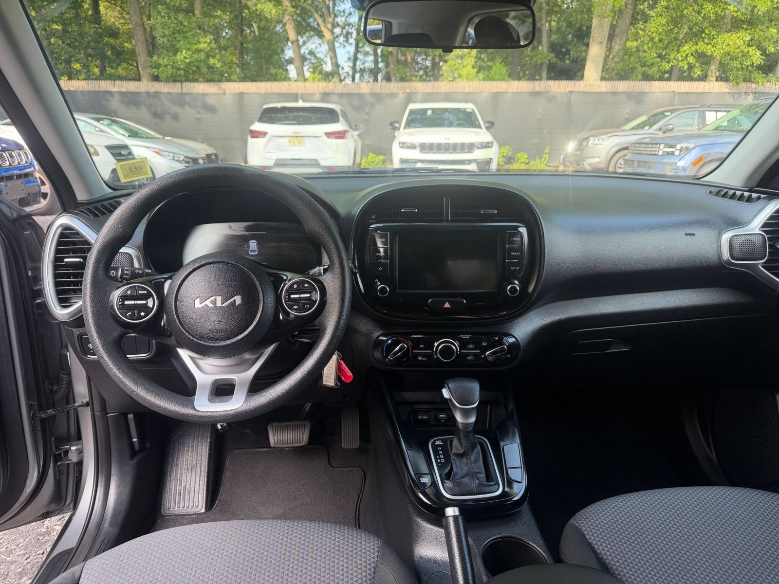 Used 2025 Kia Soul LX w/ LX Technology Package FWD image 32