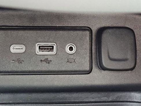 Used 2023 Chevrolet Equinox LT w/ Driver Convenience Package image 17