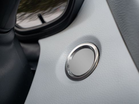 Used 2025 Toyota Corolla SE w/ SE Premium Package image 32