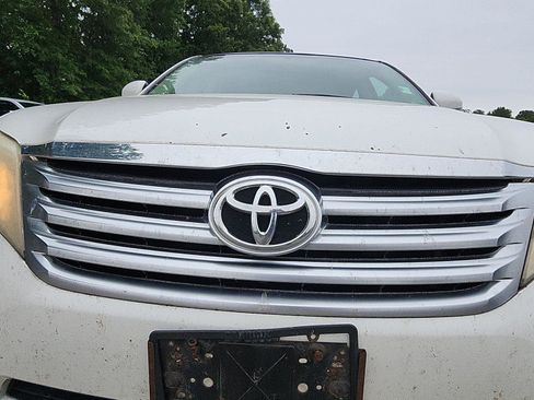 Used 2011 Toyota Avalon Limited FWD image 11