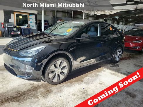 Used 2023 Tesla Model Y Long Range AWD/4WD image 1