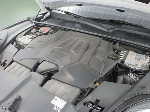 Used 2024 Porsche Cayenne AWD/4WD image 46