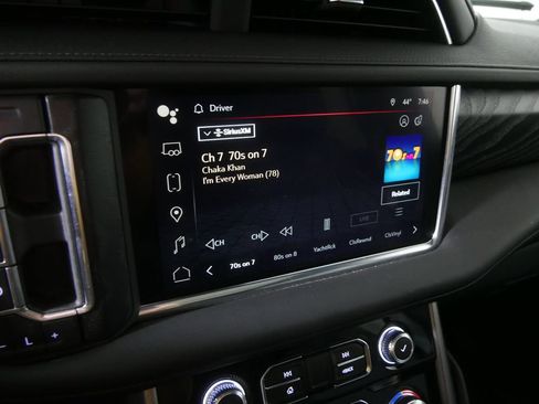 Used 2024 GMC Yukon XL Denali AWD/4WD image 32