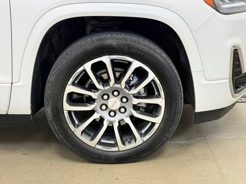 Used 2022 GMC Acadia Denali w/ Denali Ultimate Package FWD image 4