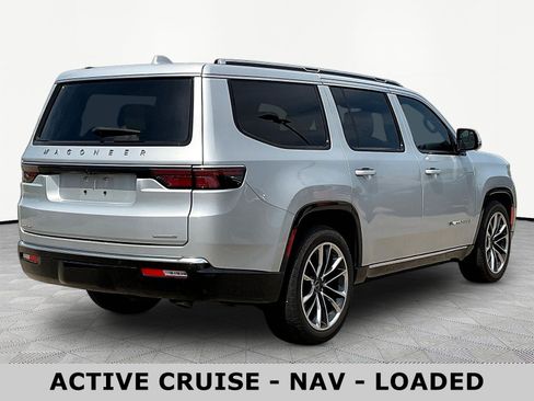 Used 2022 Jeep Wagoneer Series III w/ Premium Group I AWD/4WD image 6