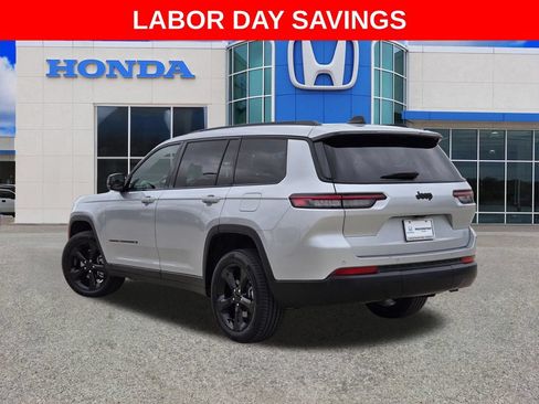 Used 2025 Jeep Grand Cherokee L Laredo RWD image 5