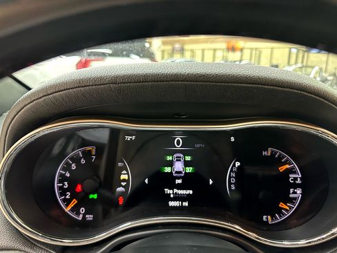 Used 2015 Jeep Grand Cherokee Overland image 25