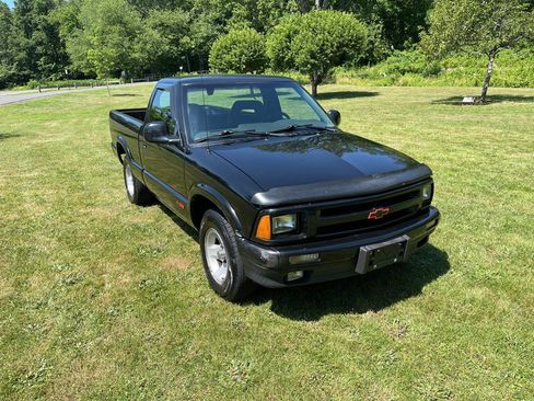 Used 1994 Chevrolet S10 Pickup 2WD Regular Cab image 2