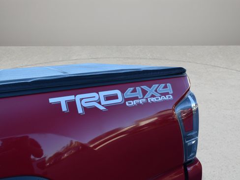 Used 2020 Toyota Tacoma TRD Off-Road w/ Technology Package AWD/4WD image 7