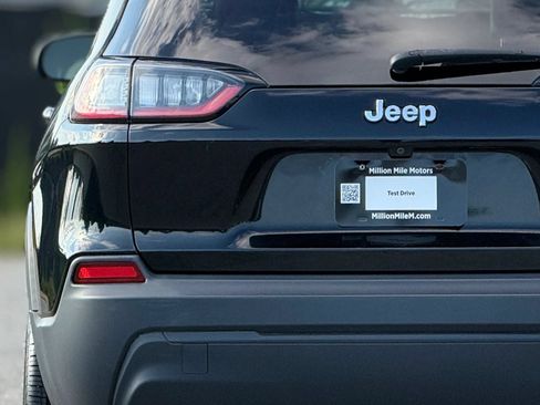 Used 2019 Jeep Cherokee Latitude Plus FWD image 13