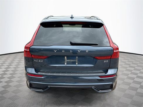 Used 2023 Volvo XC60 B5 Ultimate w/ Protection Package Premier image 7