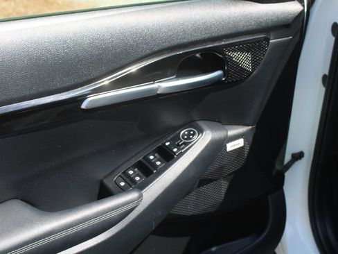 Certified 2023 Kia Seltos SX w/ SX Sunroof Package AWD/4WD image 18