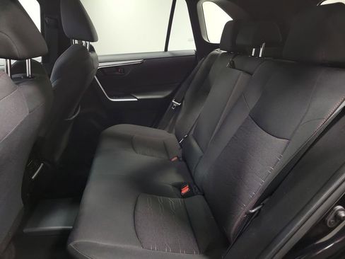 Used 2021 Toyota RAV4 SE image 21