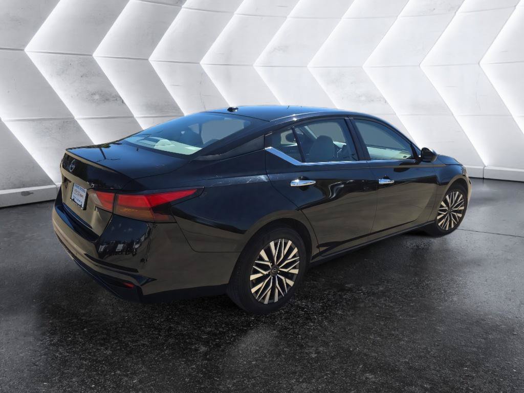 Used 2025 Nissan Altima 2.5 SV FWD image 5