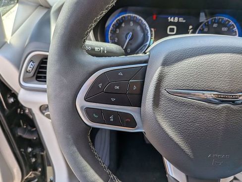 Certified 2024 Chrysler Pacifica Touring-L FWD image 15