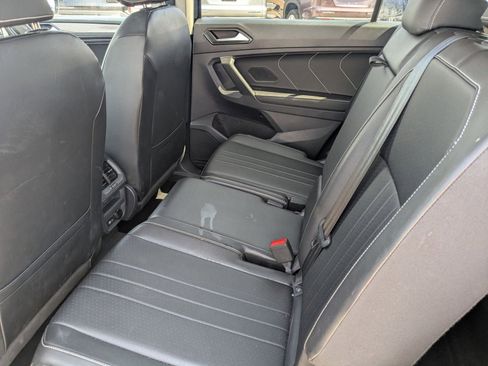 Used 2024 Volkswagen Tiguan SE image 49