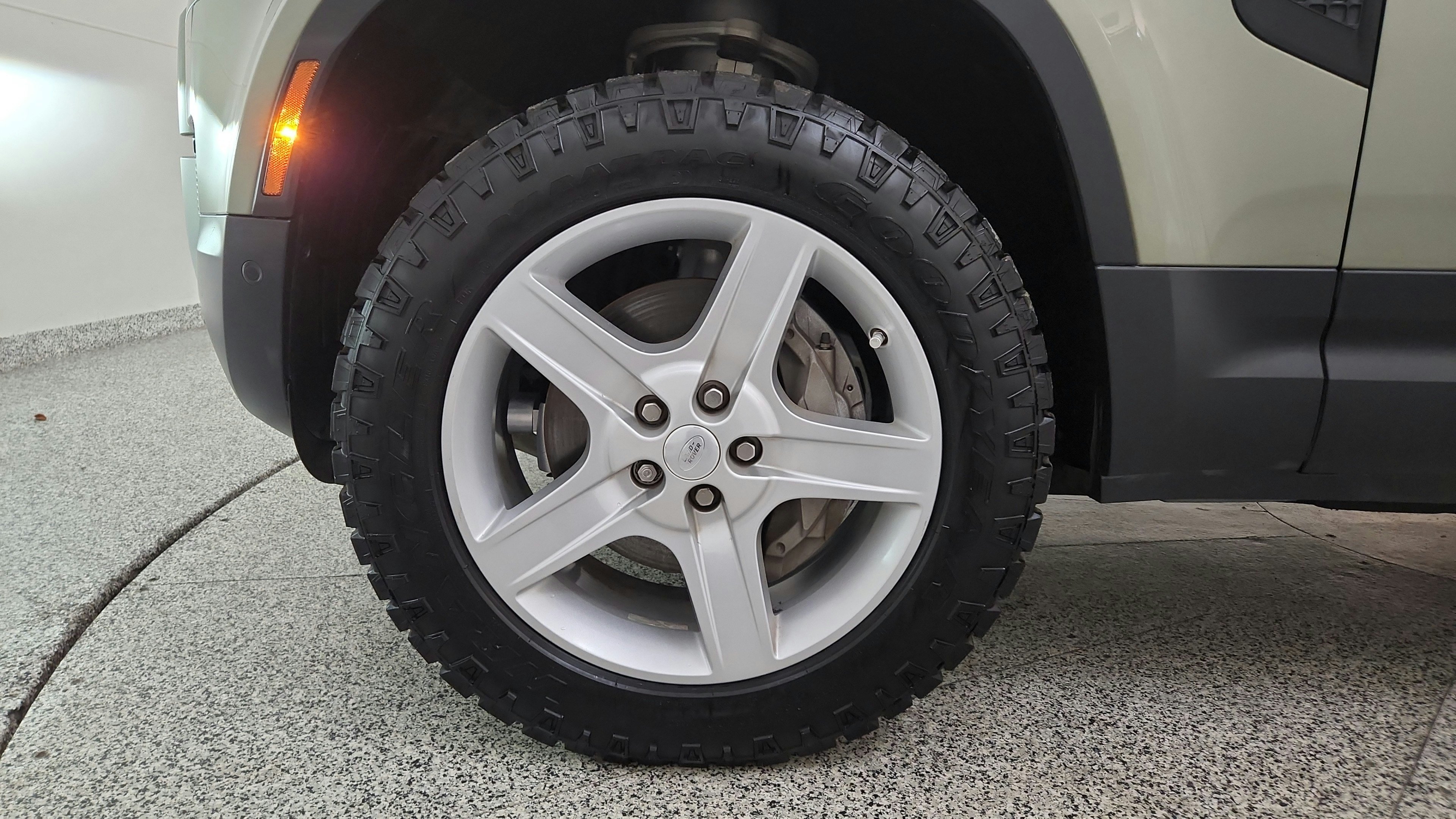 Used 2020 Land Rover Defender 110 HSE AWD/4WD image 38