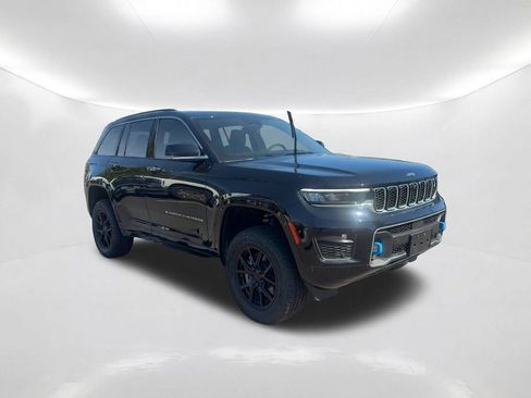 Used 2024 Jeep Grand Cherokee Overland w/ Advanced Protech Group III AWD/4WD image 3