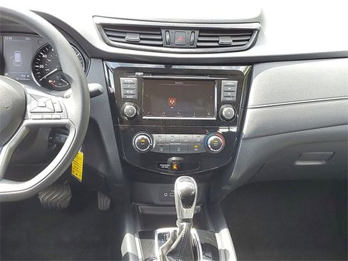 Used 2018 Nissan Rogue S image 26