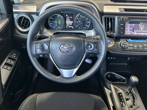 Used 2018 Toyota RAV4 LE w/ Carpet Mat Package AWD/4WD image 14