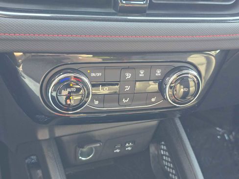 Used 2025 Chevrolet TrailBlazer RS w/ Convenience Package AWD/4WD image 27